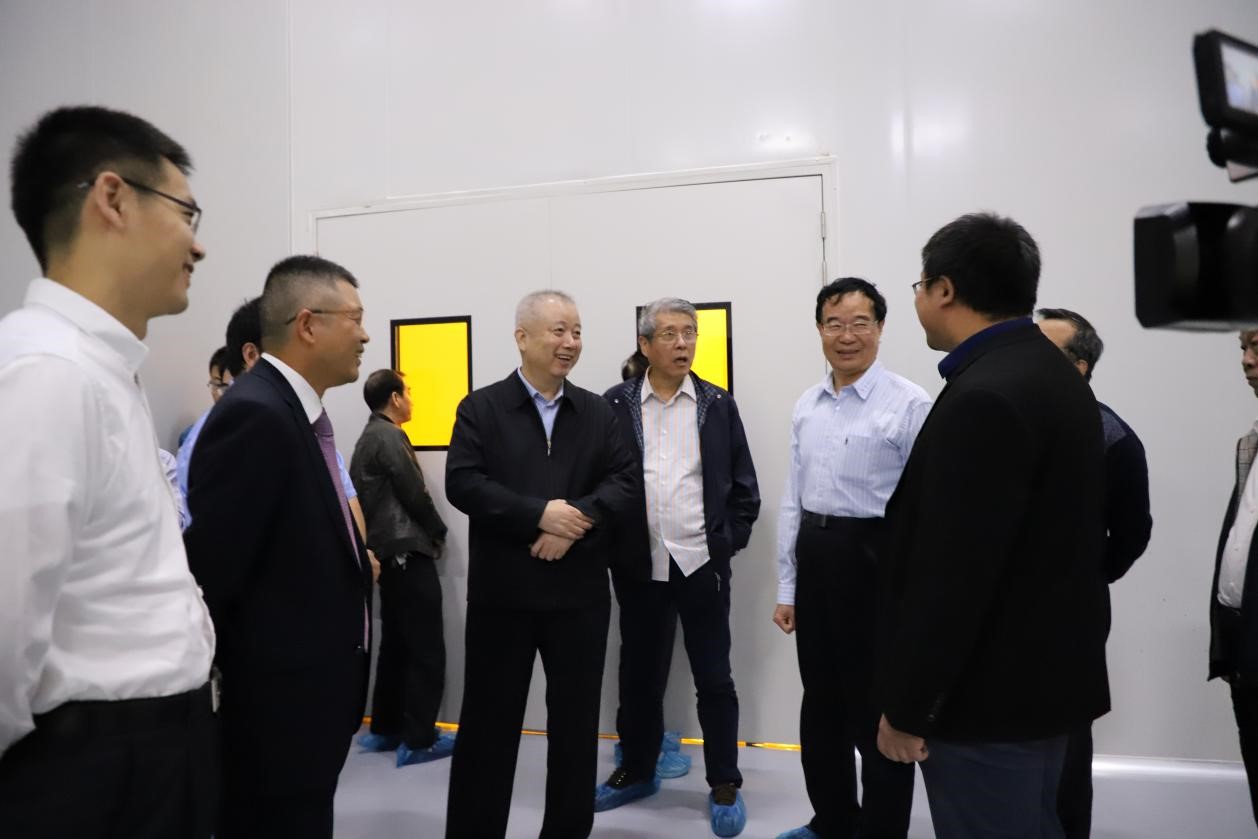 兩岸企業(yè)家峰會信息產(chǎn)業(yè)推介小組召集人、工信部原副部長劉利華一行蒞臨恒坤光刻膠工廠調(diào)研。
